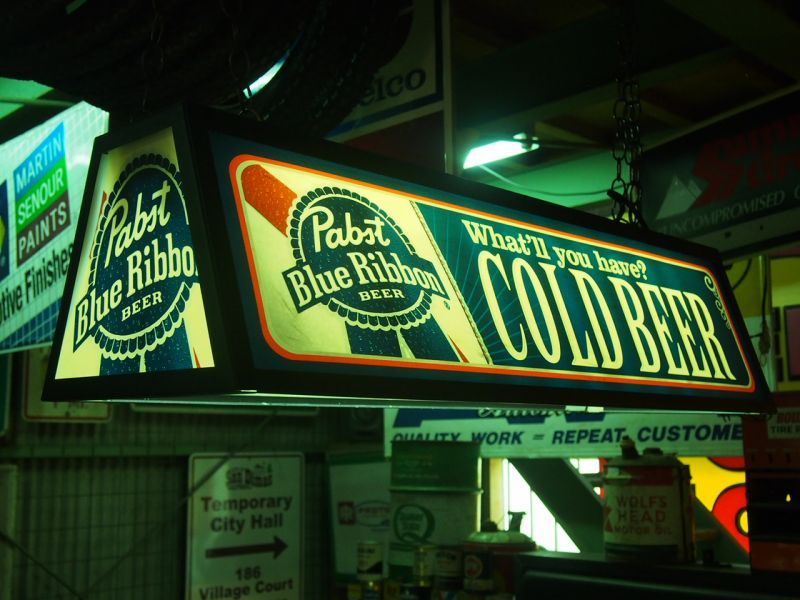 Pabst buleribbon beer/プールライト/ビリヤード - the california garage